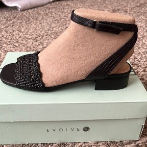 New in Box - Easy Spirit Evolve Ingrid 2. Black, size 6.5